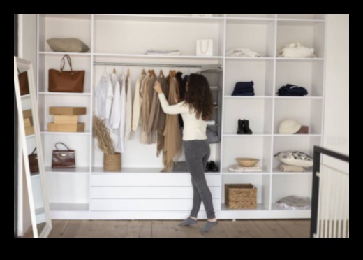 Krāšņa lieta: uzlabojiet savu drēbju skapi ar sieviešu aksesuāriem