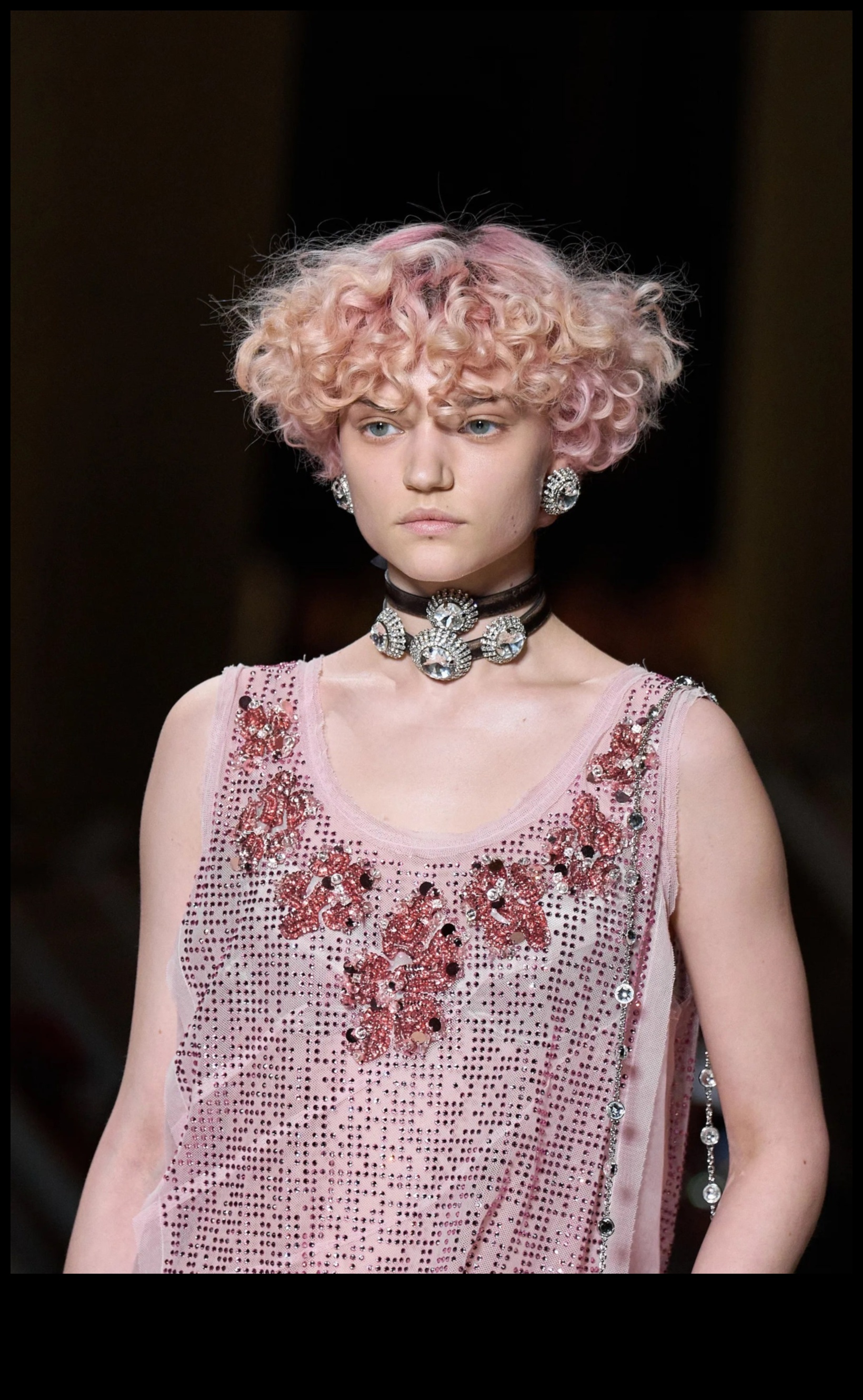 Vogue Vīzijas: aptveriet rotaslietu modes nākotni