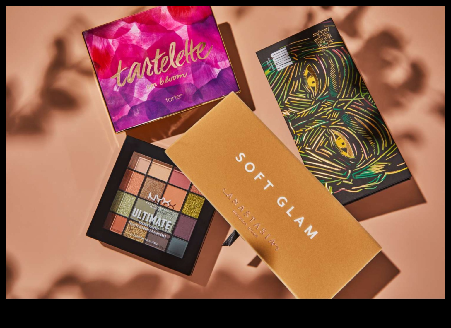 Acu ēnu paletes: kompakto un plašo kolekciju plusi un mīnusi