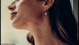 Īpašs dzirksts: spīdiet spilgtāk ar mūsu ikonisko auskaru kolekciju